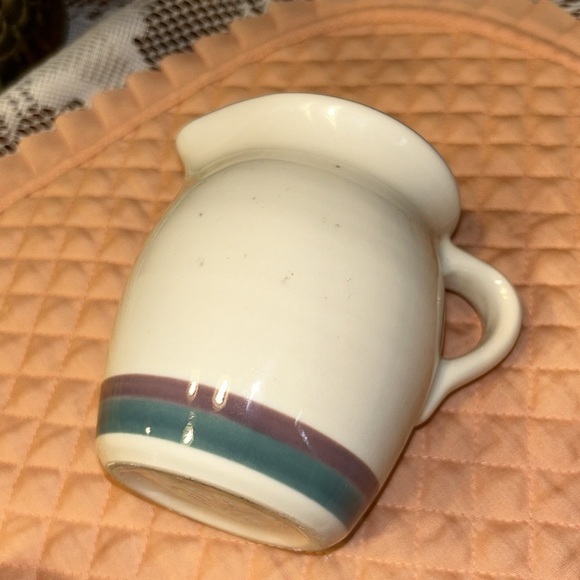 Vintage Pfatlzgraff Creamer and Salt And Pepper Shakers Made in USA - Picture 2 of 7